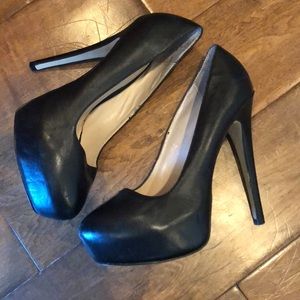 Steve Madden Black Pumps